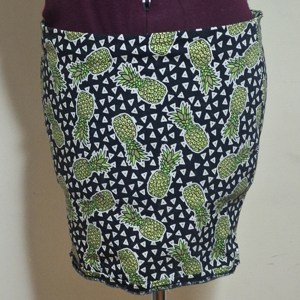Divided H & M Black and White with Pineapples Mini Pencil Skirt Casual